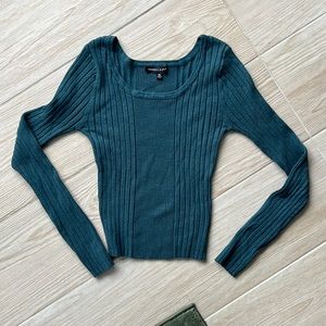 Kendall & Kylie green fitted sweater size extra small